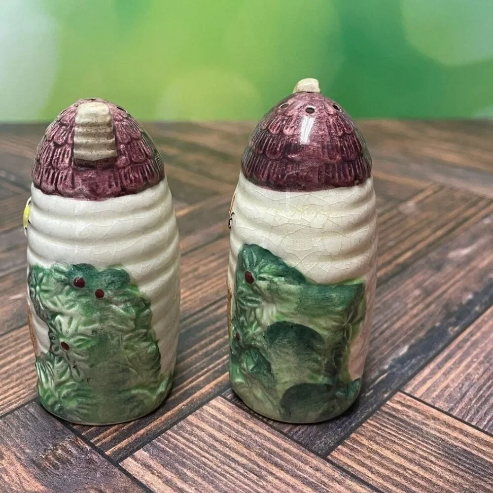 Vintage 1940s Murutomoware Bee Hive Cottage Salt & Pepper Shakers
